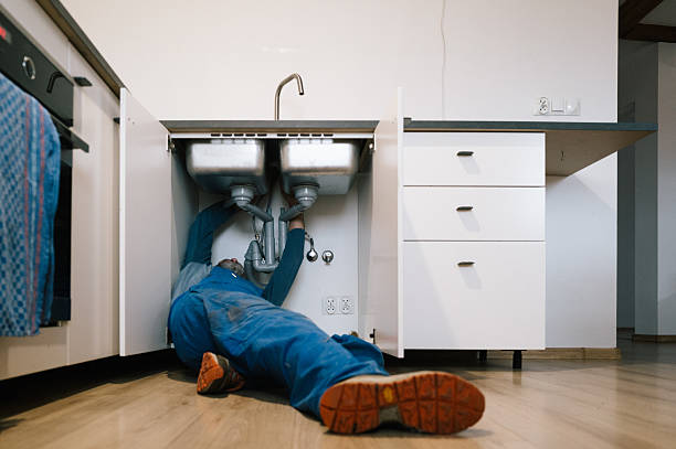 Professional Leak Detection technician working in Lynnville, IN